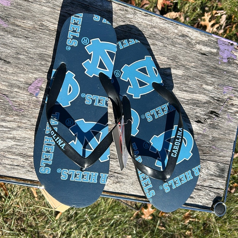North Carolina Tar Heels flip-flops, size 11/12 extra large, New, Tarheel blue
